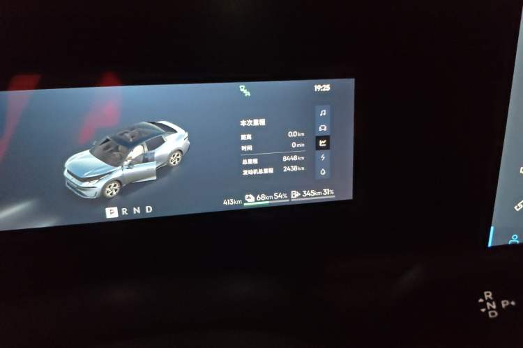 Used Lynk & Co 07 2024 EM-P 126 Long-Range Halo Odometer Close Up