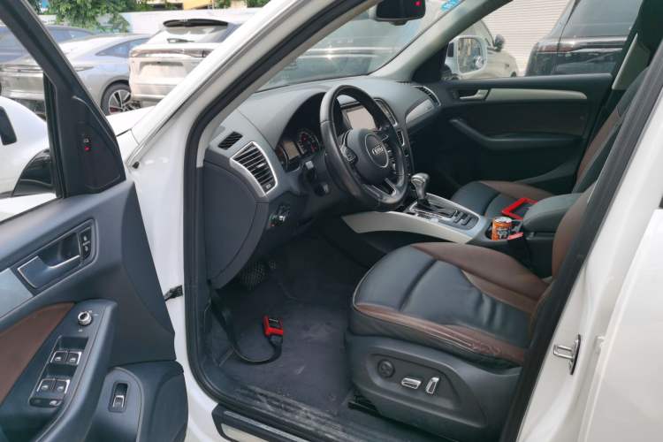 Used Audi Q5 2017 40 TFSI Technology Edition Driver Seat