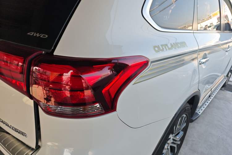 Used Mitsubishi Outlander 2018 2.4L 4x4 Elite Edition 5 Seats