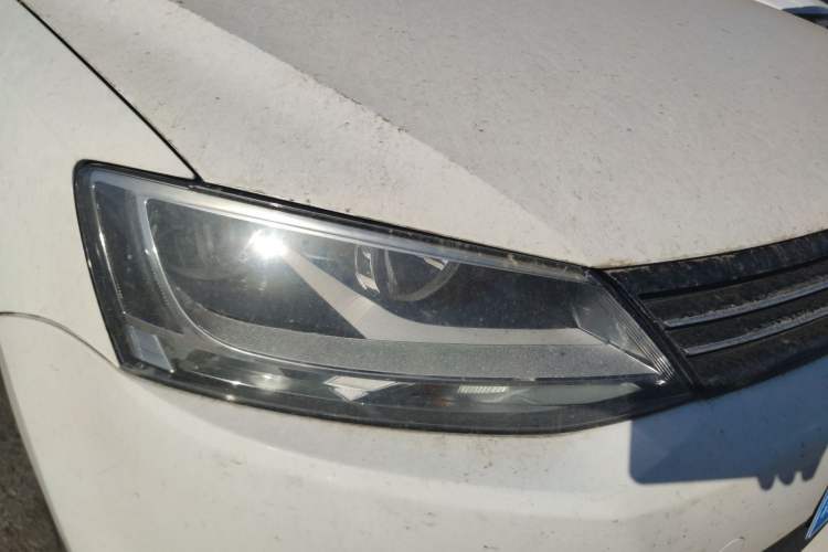 Used Volkswagen Sagitar 2012 1.6L Automatic Fashion Edition Right Front Headlight