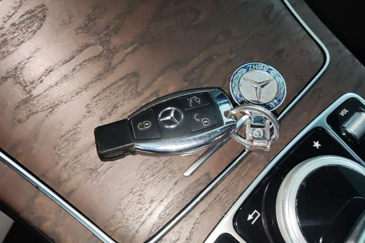 Used Mercedes-Benz GLC 2016 GLC 300 4MATIC Luxury Model