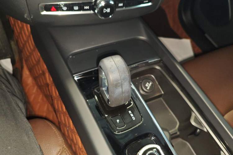 Used Volvo XC60 2022 B5 4x4 Zhiyi Luxury Edition
