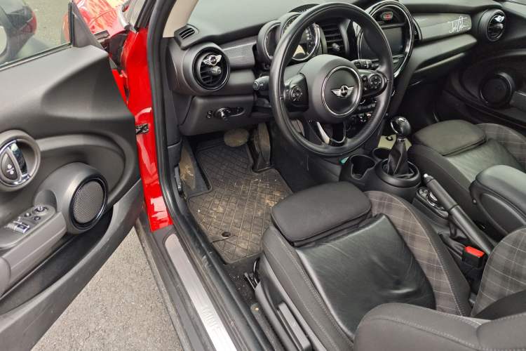 Used MINI 2016 1.5T COOPER Avant-Garde Interior 3