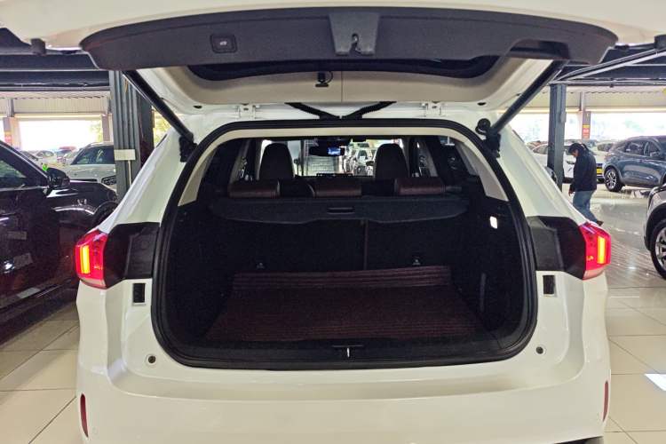 Used Wey VV6 2021 2.0T Two-Wheel Drive Smart Protection+