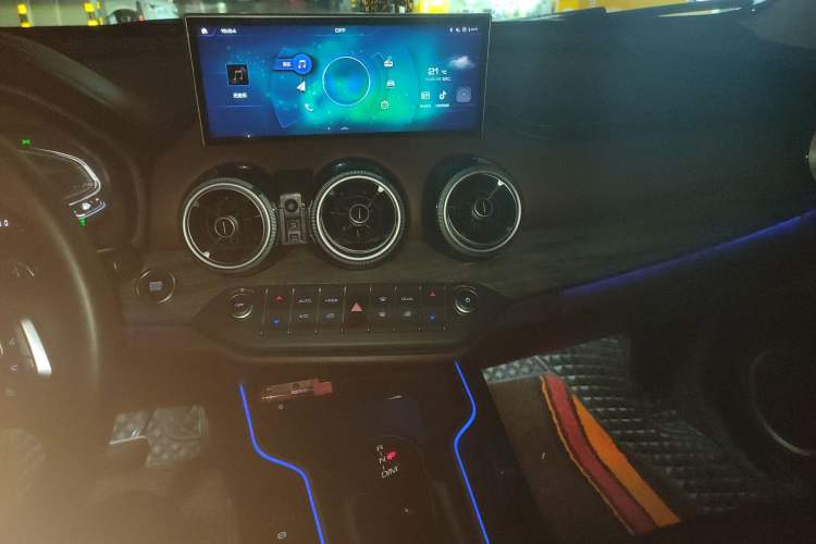 Used Wey VV7 2020 2.0T Flagship Edition Audio And AC Panel