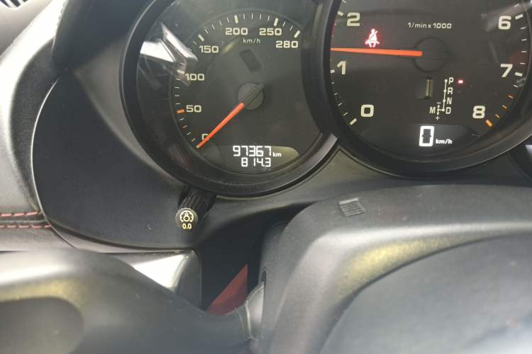 Used Porsche 718 2016 Boxster 2.0T Odometer Close Up