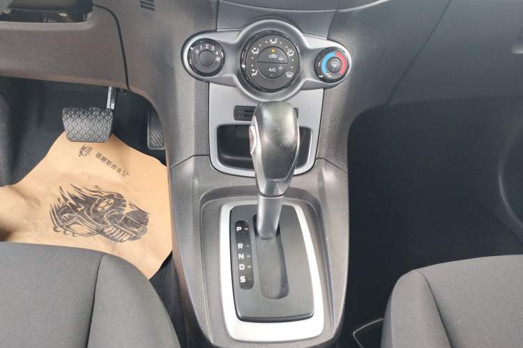 Used Ford Fiesta 2013 Hatchback 1.5L Automatic Fashion Edition Gear Lever
