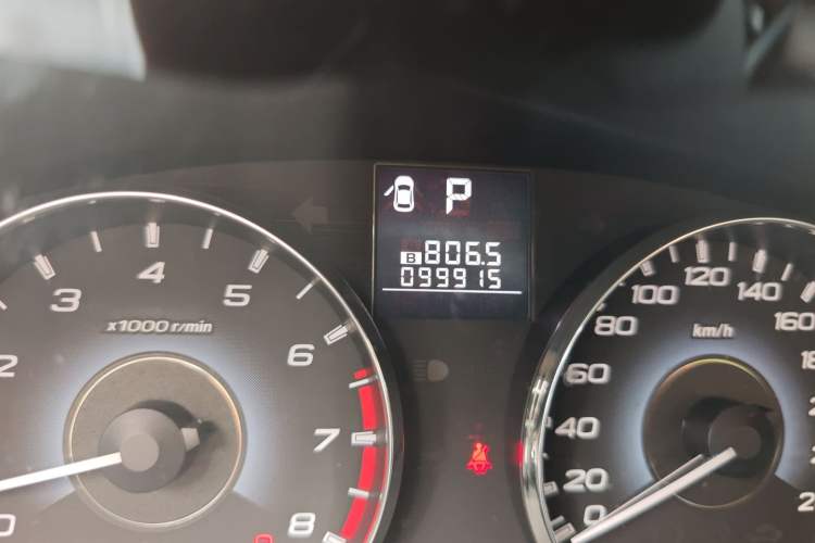 Used Subaru Outback 2010 2.5i Luxury Edition Odometer Close Up