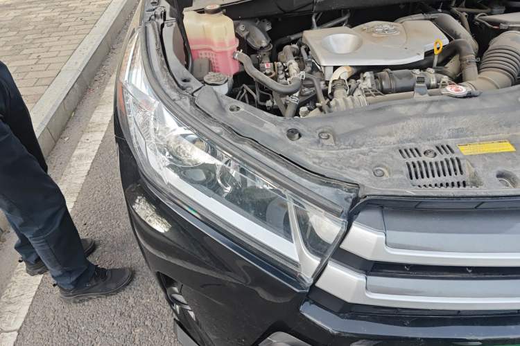 Used Toyota Highlander 2018 2.0T Four-Wheel Drive Luxury Edition 7 Seats China V Emission Standard
