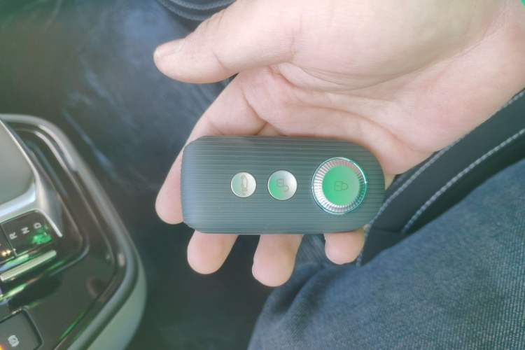 Used Sinotruk Pioneer V 2024 Multi-Function Version 2.0T Automatic Short Wheelbase Low Roof