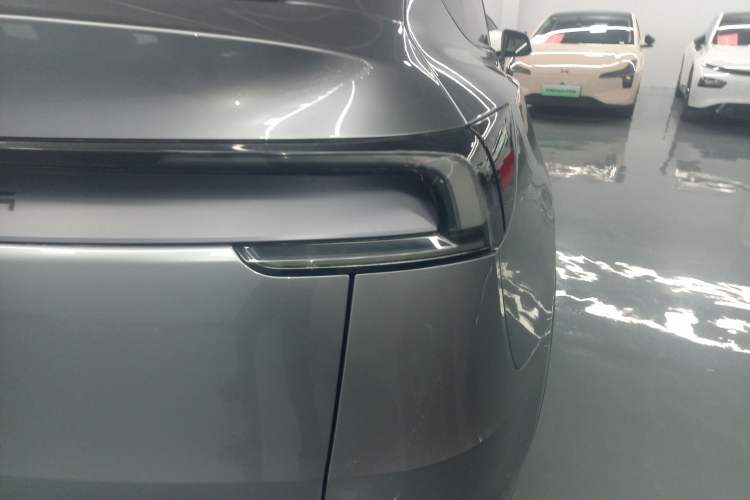 Used Tesla Model Y 2025 Rear-Wheel-Drive Version Right Rear Taillight