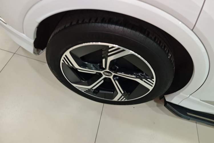 Used Audi Q4 e-tron 2023 50 e-tron quattro Visionary Edition Exterior 5