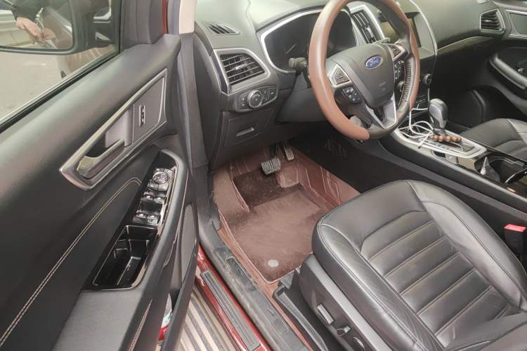 Used Ford Edge 2015 2.0T GTDi Two-Wheel-Drive High-Line Version
