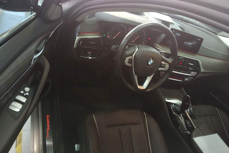 Used BMW 5 Series 2018 Facelifted 530Li Luxury Edition Premium Package
