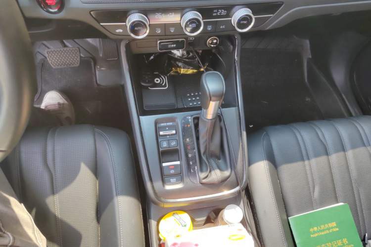 Used Honda Breeze 2023 240TURBO Two-Wheel-Drive Luxury Edition 5 Seats Gear Lever