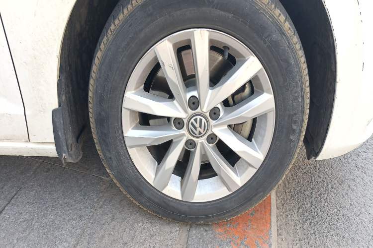 Used Volkswagen Touran 2016 Volkswagen Touran L 280TSI DSG Comfort Edition Exterior 1