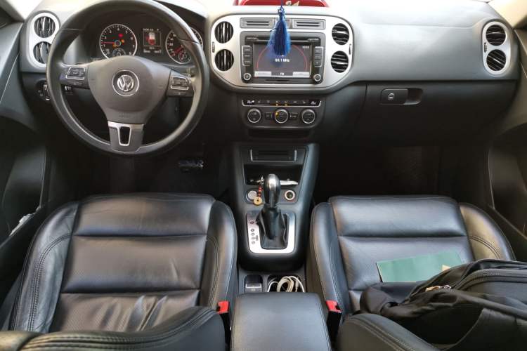 Used Volkswagen Tiguan 2015 1.8TSI Automatic All-Wheel-Drive Luxury Model Center Console