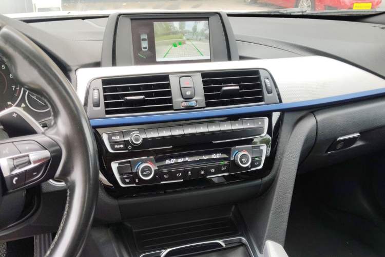 Used BMW 4 Series 2017 425i Gran Coupe Leading Model with M Sport Package Audio And AC Panel