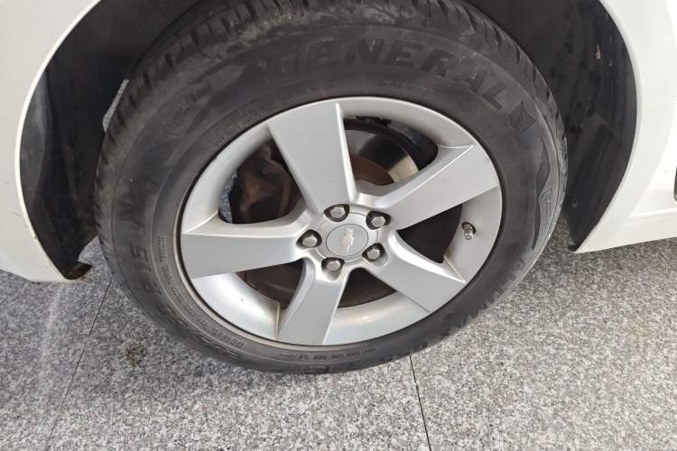 Used Chevrolet Cruze 2013 Hatchback 1.6L Manual Luxury Model
