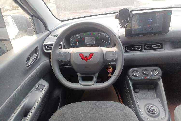 Used Wuling Hongguang New Energy 2025 Extended-Range Hybrid 50 km Standard Version Steering Wheel