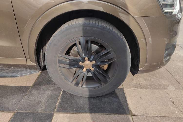 Used Audi Q3 2015 30 TFSI Comfort Model Right Front Wheel Hub