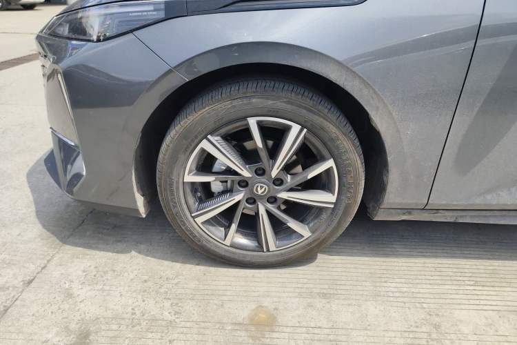 Used CHANGAN Eado 2024 1.5T GDI Automatic Prestige Edition Left Front Wheel Hub