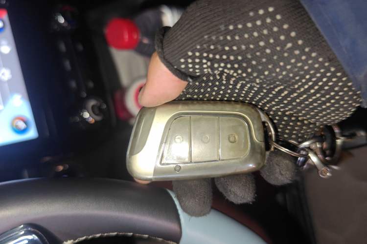 Used Chery QQ Little Ant 2022 Restyled Version Sweet Pink Edition Half-Sugar Version 30.6 kWh 30 kW 301 km
