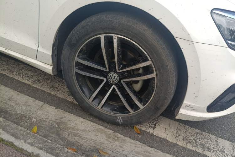 Used Volkswagen Lamando 2019 280TSI DSG Comfort Edition China VI standard Right Front Wheel Hub