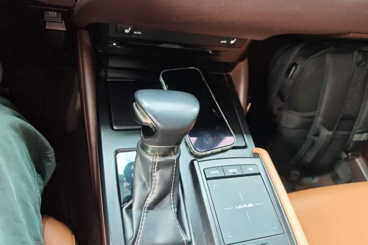 Used Lexus ES 2018 300h Premier Edition China VI Standard