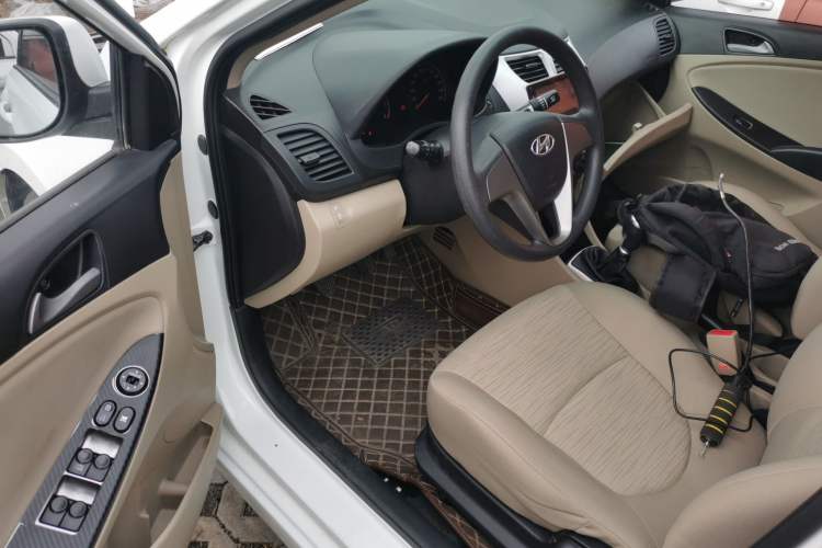 Used Hyundai Verna (older generation) 2014 1.4L Manual Smart GLS Trim