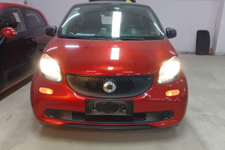 Used smart forfour 2016 1.0L 52 kW Dynamic Edition
