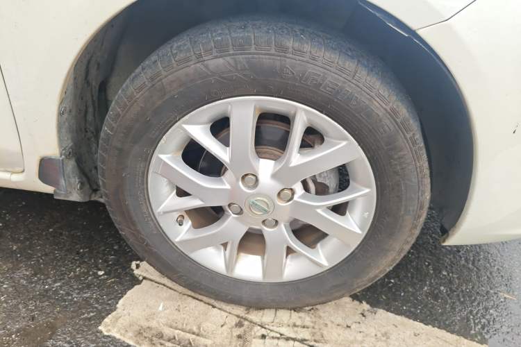 Used Nissan Sunny 2011 1.5XE CVT Comfort Edition Right Front Wheel Hub