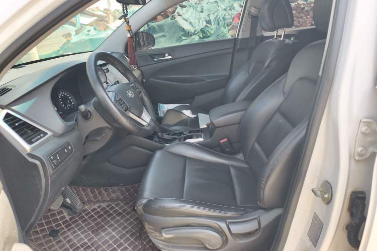 Used Hyundai Tucson 2015 2.0L Automatic Two-Wheel Drive Smart Version