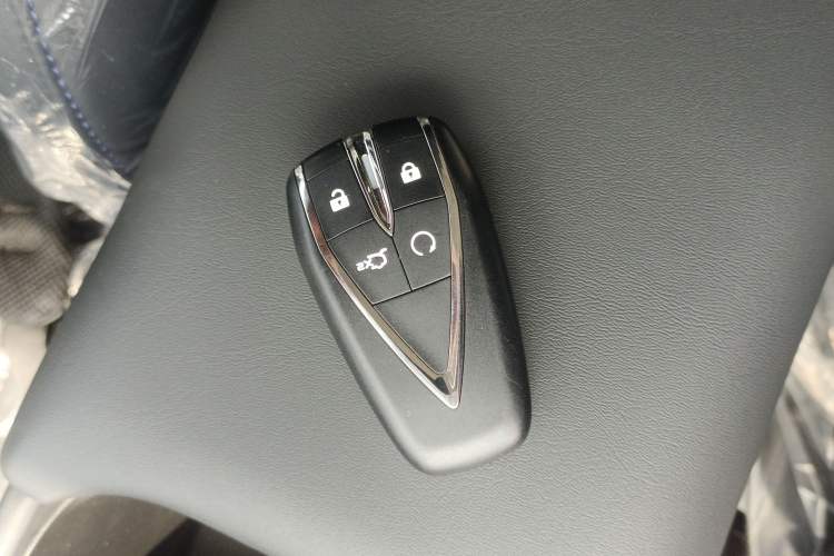 Used CHANGAN Eado 2025 Blue Whale 1.5T 500Bar Prestige Model
