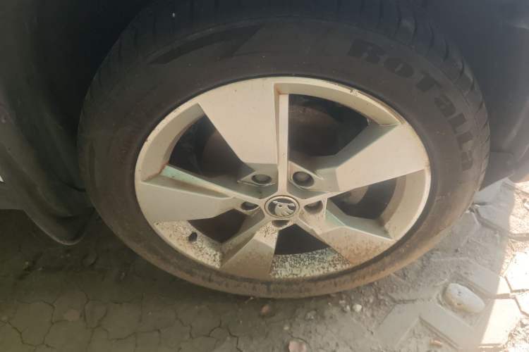 Used Skoda Yeti 2014 1.4 TSI DSG Polar Edition Right Front Wheel Hub