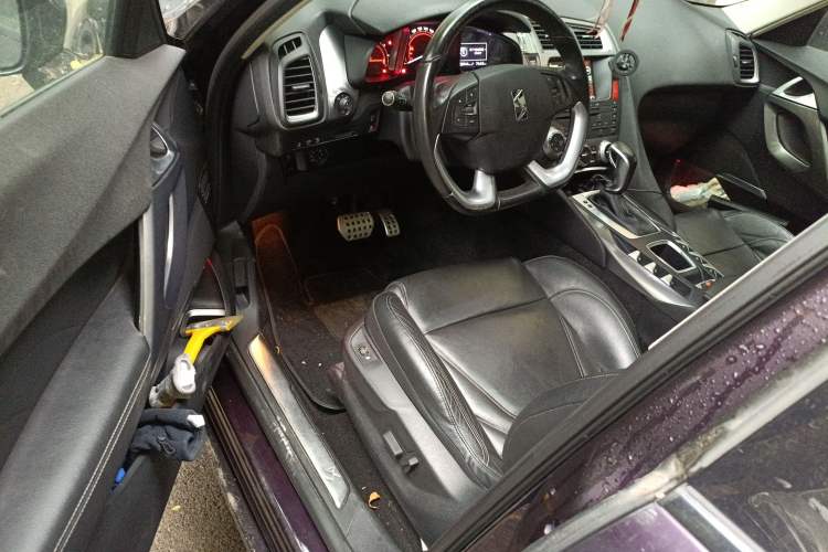 Used DS 5 2013 1.6T Luxury Edition THP200