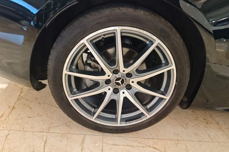 Used Mercedes-Benz E-Class 2023 Facelift E 260 4MATIC Convertible Coupe Right Rear Wheel Hub