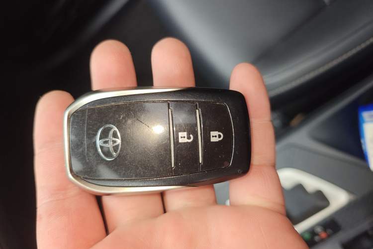 Used Toyota RAV4 2015 2.0L CVT Four-Wheel Drive New Edition