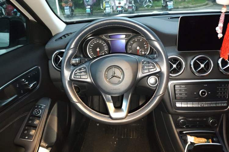 Used Mercedes-Benz GLA 2018 GLA 220 4MATIC Sport Edition Steering Wheel