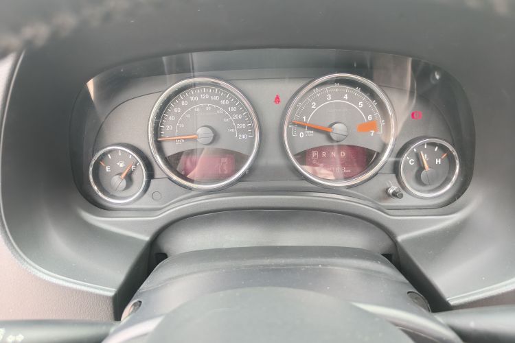 Used Jeep Compass 2014 2.4L four-wheel drive sport version Instrument Cluster