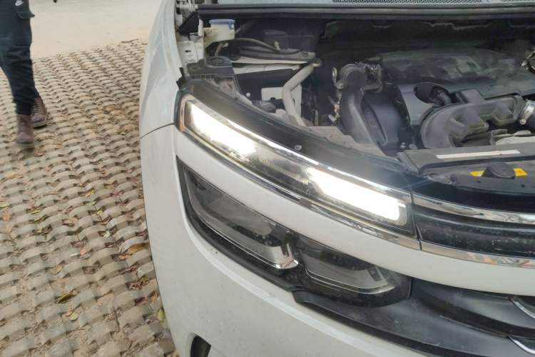 Used Citroen C5 AIRCROSS 2017 350THP Fashion Edition Right Front Headlight