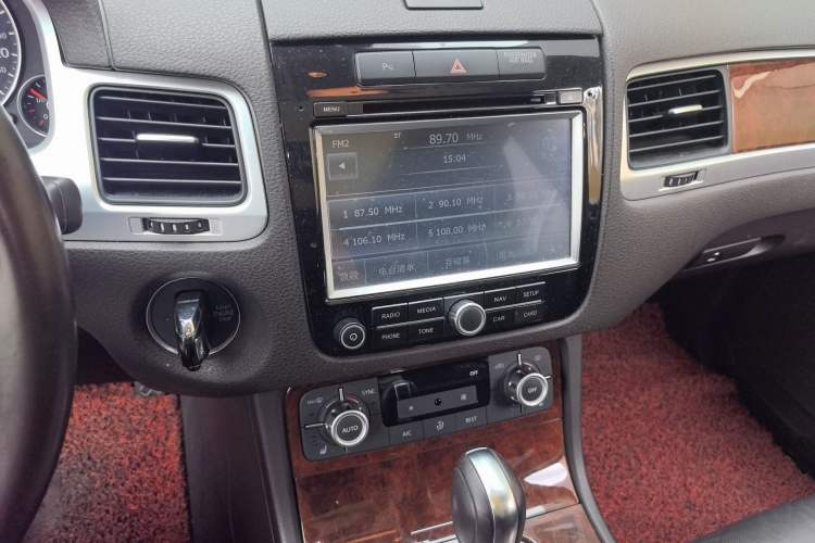 Used Volkswagen Touareg 2014 3.0 TSI New Edition Audio And AC Panel