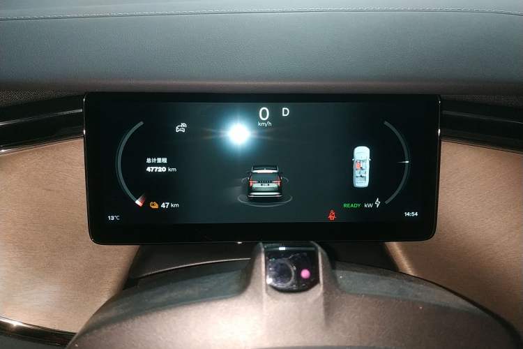 Used Volvo EM90 2025 Ultra Six-Seater Instrument Cluster