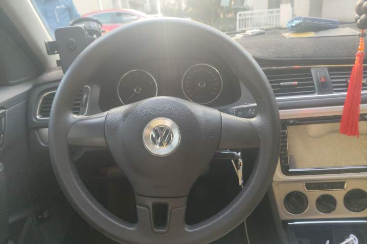 Used Volkswagen Lavida 2013 1.6L Manual Comfort Edition
