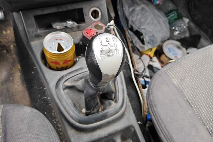 Used Dongfeng Fengon 330 2016 1.5L Manual Enjoyment Model DK15 Gear Lever