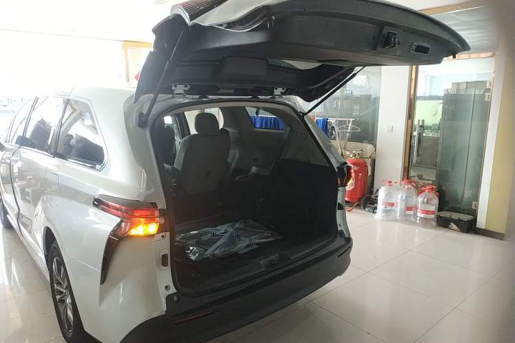 Used Toyota SIENNA 2026 Model 2.5L Dual-Engine Two-Wheel-Drive Comfort Edition Trunk