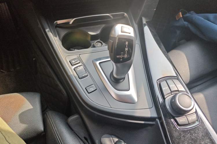 Used BMW 3 Series 2018 320Li Fashion Model Gear Lever