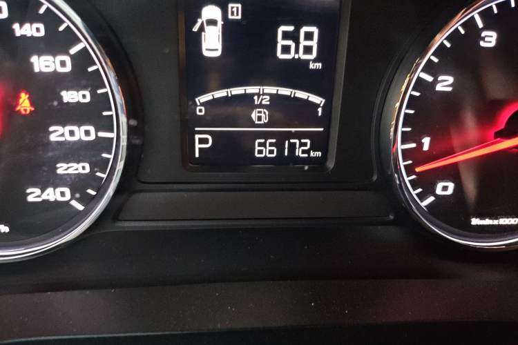 Used Roewe i6 2017 20T Automatic Flagship Edition Odometer Close Up