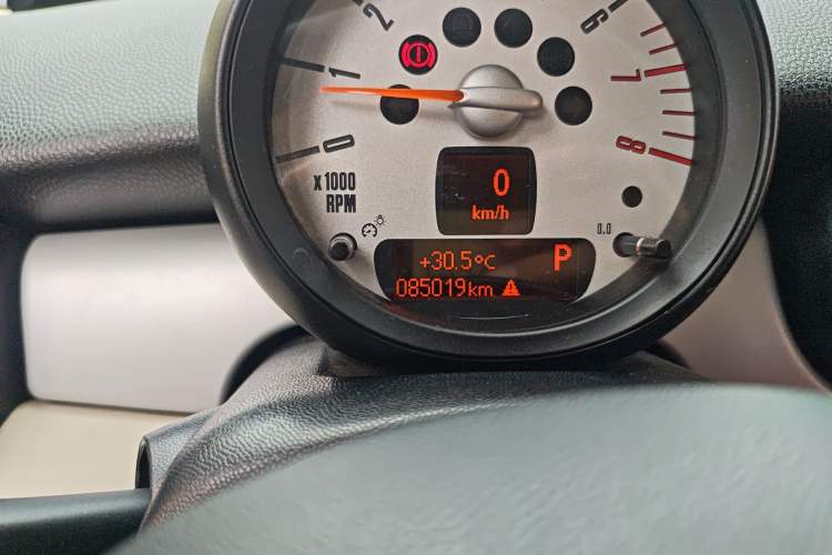 Used MINI 2011 1.6L ONE Odometer Close Up