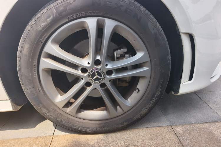 Used Mercedes-Benz A-Class 2022 A 180 L Sport Sedan Right Front Wheel Hub